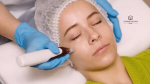 Difference between cosmetologist and esthetician